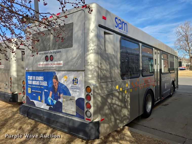 image for item ES2989 2009 Gillig shuttle bus