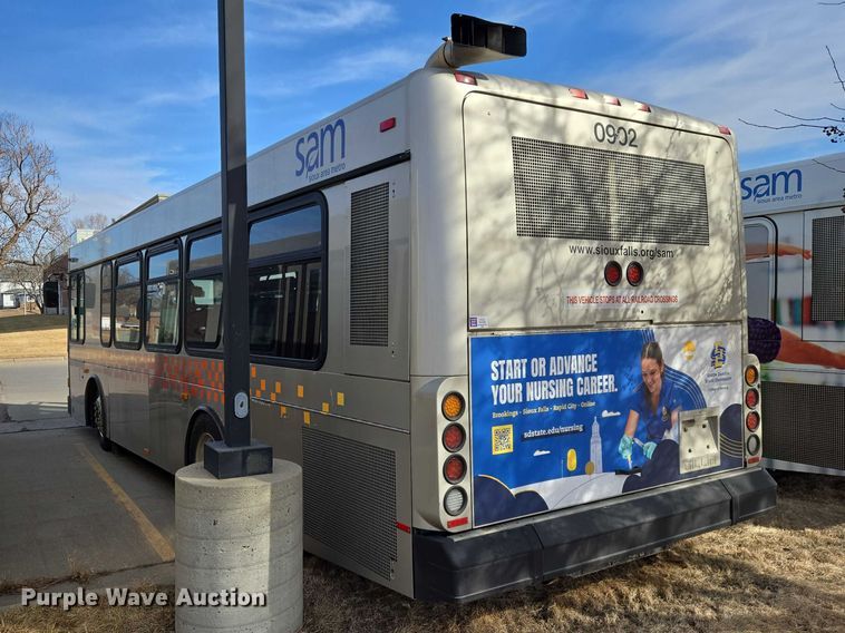 image for item ES2989 2009 Gillig shuttle bus