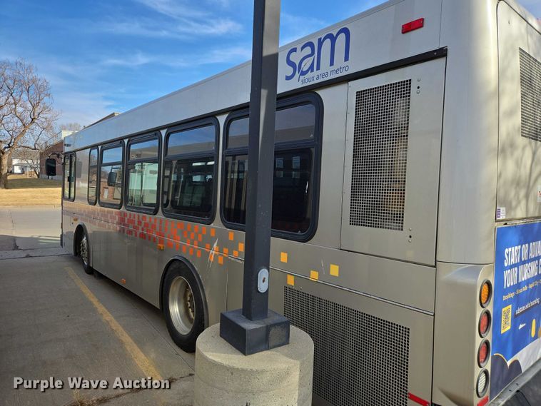 image for item ES2989 2009 Gillig shuttle bus