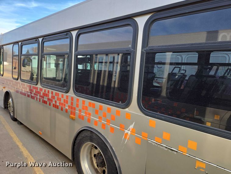 image for item ES2989 2009 Gillig shuttle bus