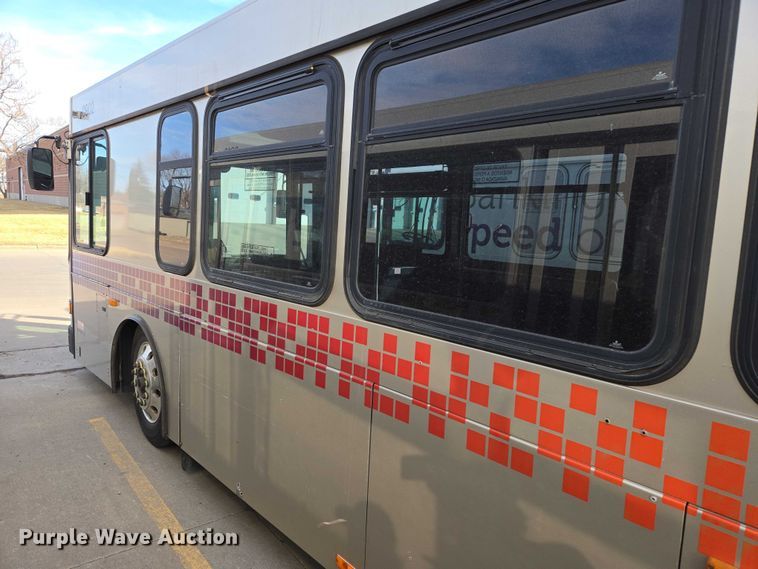 image for item ES2989 2009 Gillig shuttle bus