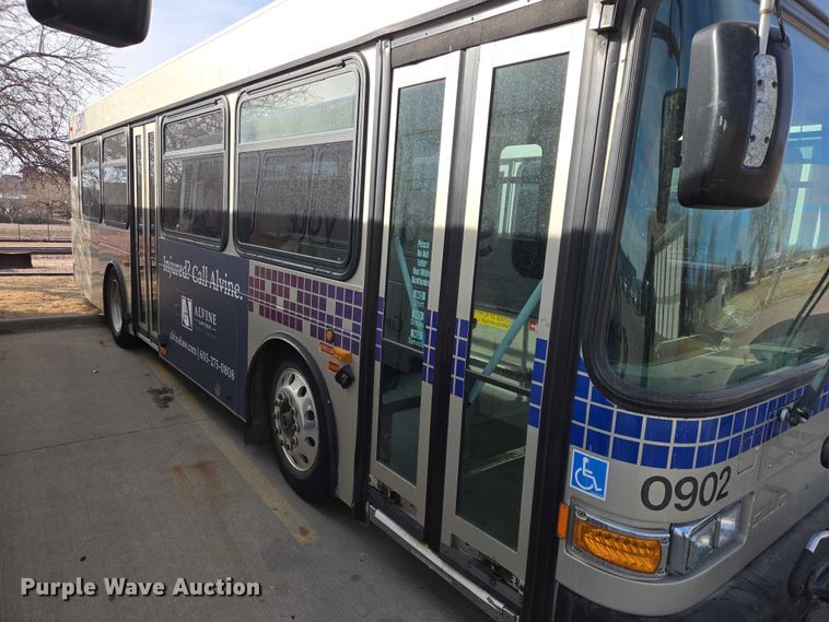 image for item ES2989 2009 Gillig shuttle bus