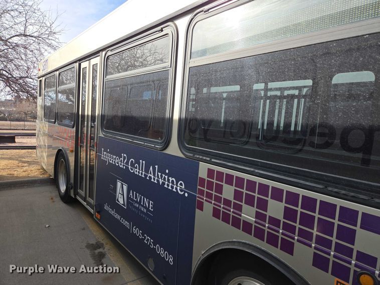 image for item ES2989 2009 Gillig shuttle bus