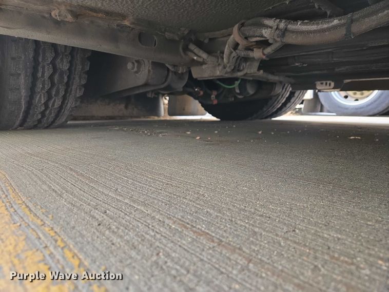 image for item ES2989 2009 Gillig shuttle bus