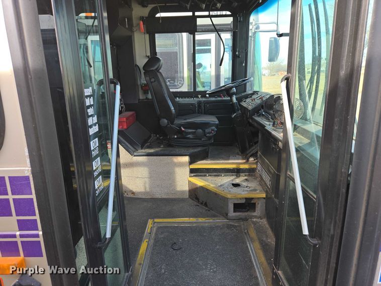 image for item ES2989 2009 Gillig shuttle bus