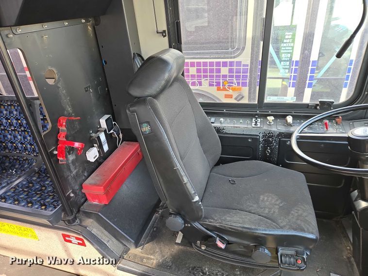 image for item ES2989 2009 Gillig shuttle bus