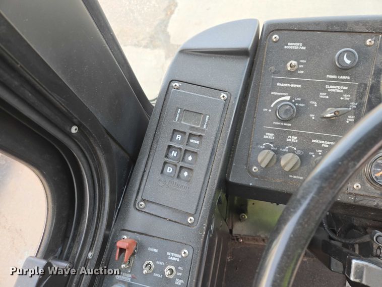 image for item ES2989 2009 Gillig shuttle bus