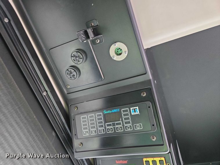 image for item ES2989 2009 Gillig shuttle bus