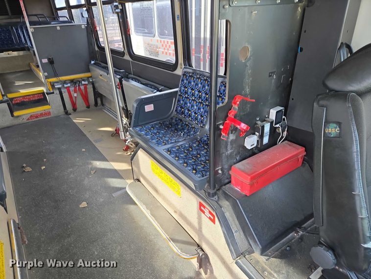 image for item ES2989 2009 Gillig shuttle bus