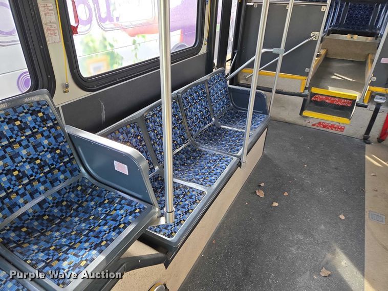 image for item ES2989 2009 Gillig shuttle bus