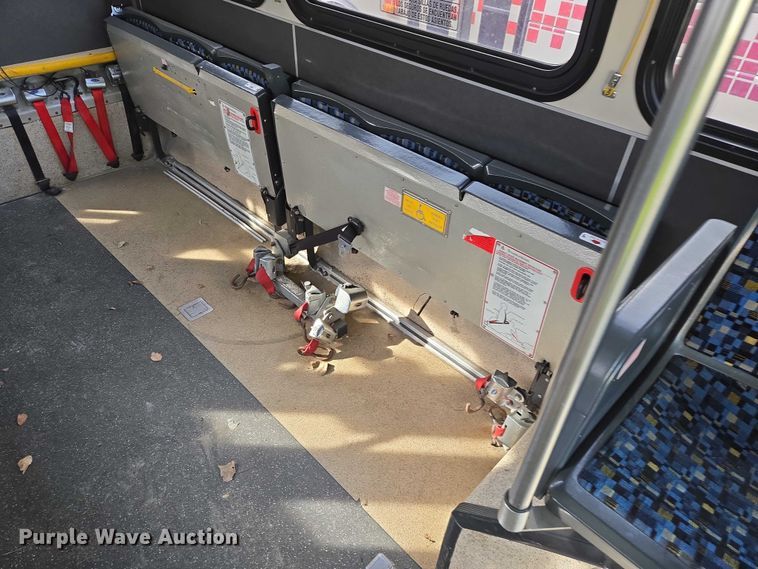 image for item ES2989 2009 Gillig shuttle bus