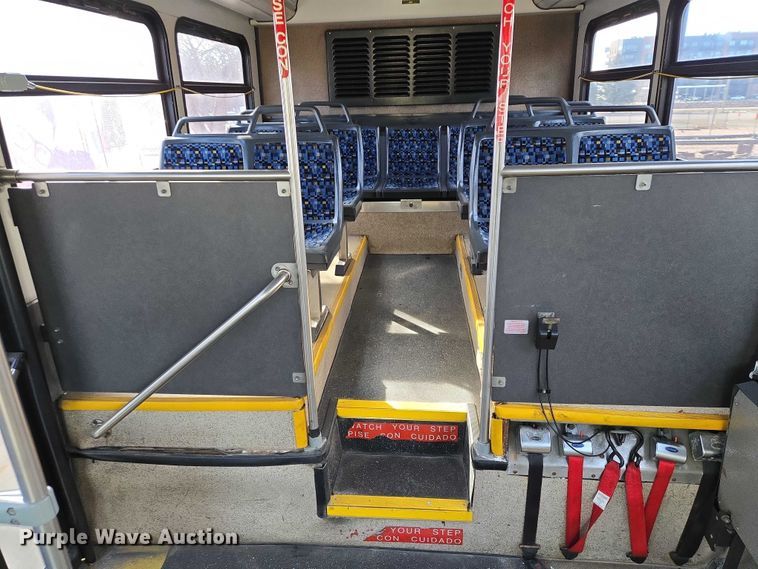 image for item ES2989 2009 Gillig shuttle bus