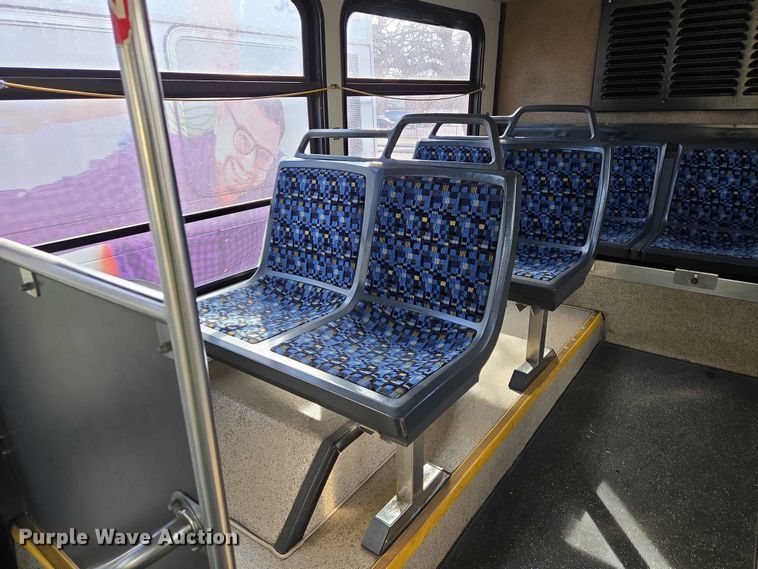 image for item ES2989 2009 Gillig shuttle bus