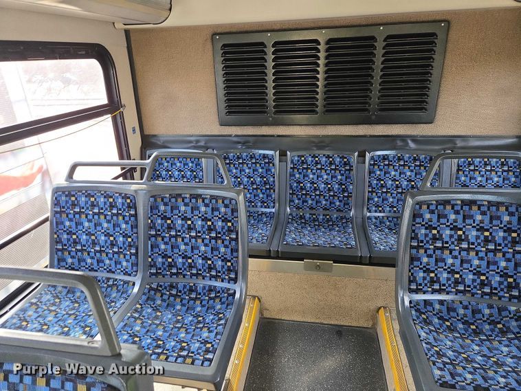 image for item ES2989 2009 Gillig shuttle bus