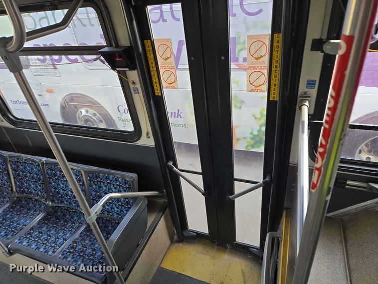 image for item ES2989 2009 Gillig shuttle bus