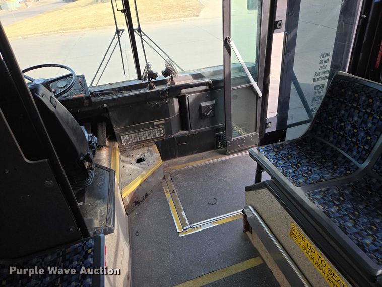 image for item ES2989 2009 Gillig shuttle bus