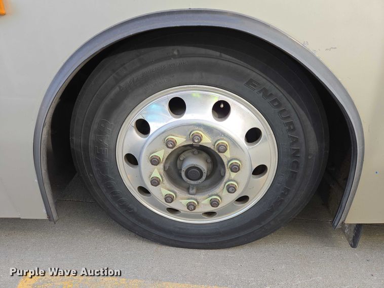 image for item ES2989 2009 Gillig shuttle bus