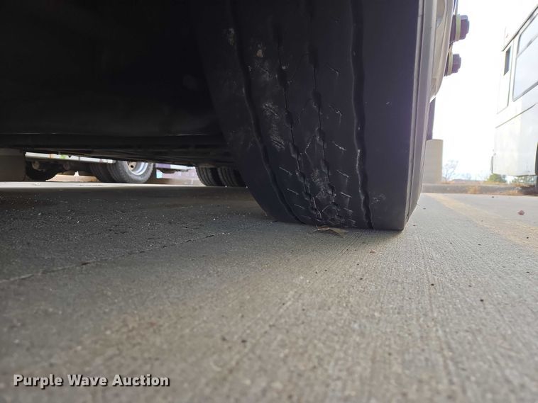 image for item ES2989 2009 Gillig shuttle bus