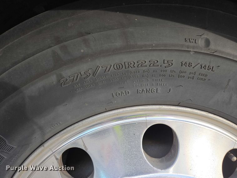 image for item ES2989 2009 Gillig shuttle bus