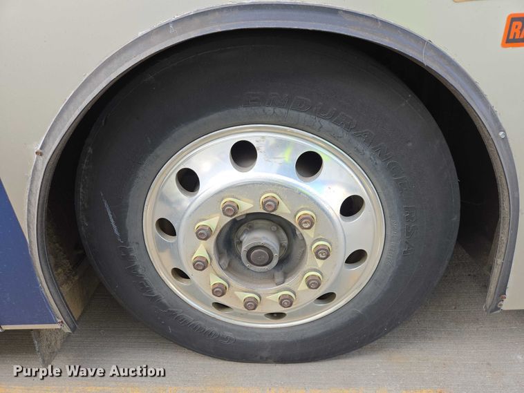 image for item ES2989 2009 Gillig shuttle bus