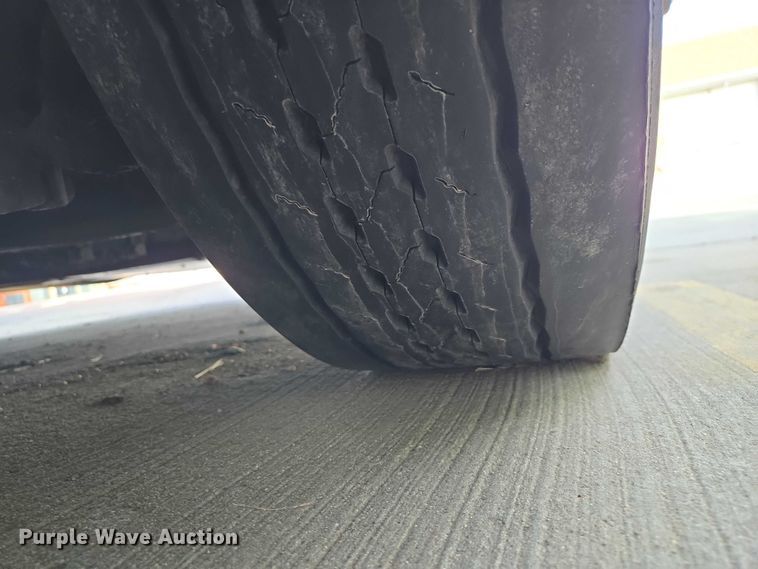 image for item ES2989 2009 Gillig shuttle bus