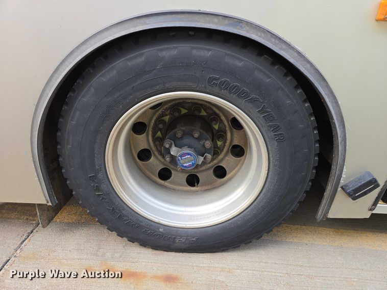 image for item ES2989 2009 Gillig shuttle bus