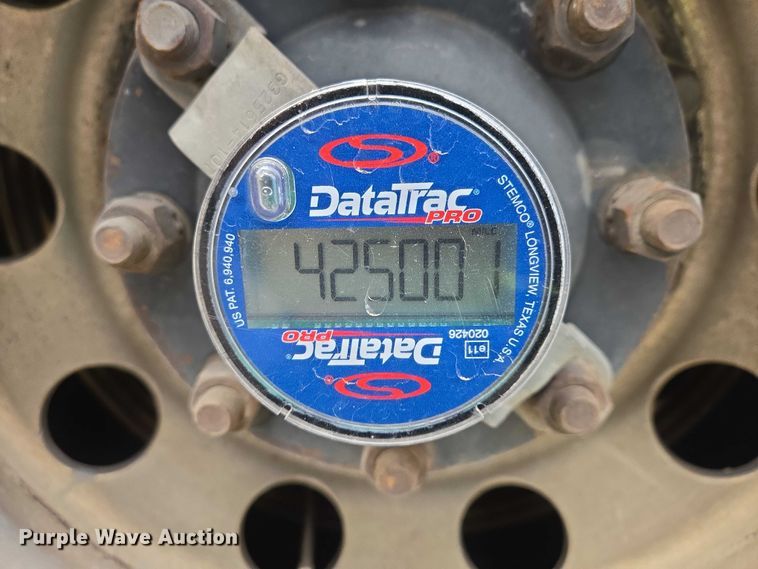 image for item ES2989 2009 Gillig shuttle bus