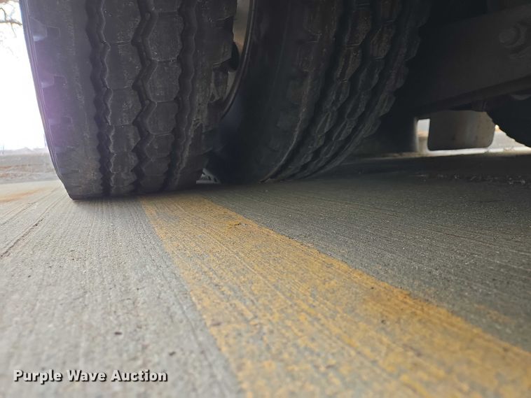 image for item ES2989 2009 Gillig shuttle bus