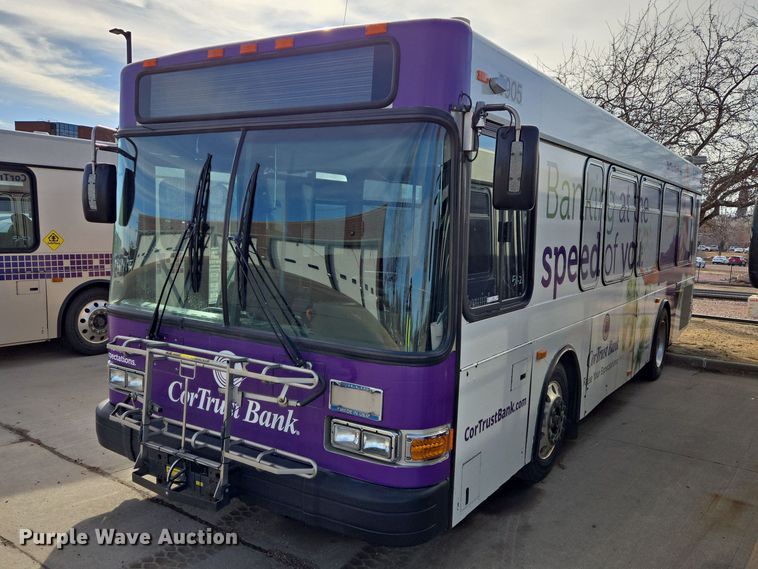 image for item ES2990 2009 Gillig shuttle bus