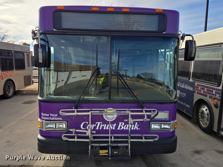 image for item ES2990 2009 Gillig shuttle bus