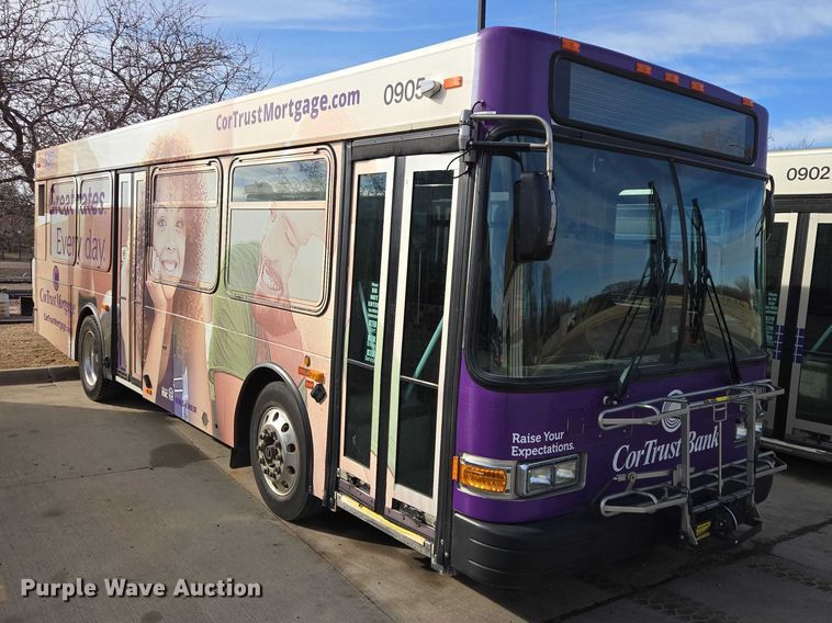 image for item ES2990 2009 Gillig shuttle bus