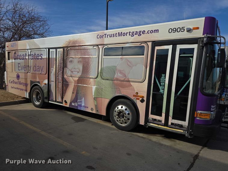 image for item ES2990 2009 Gillig shuttle bus