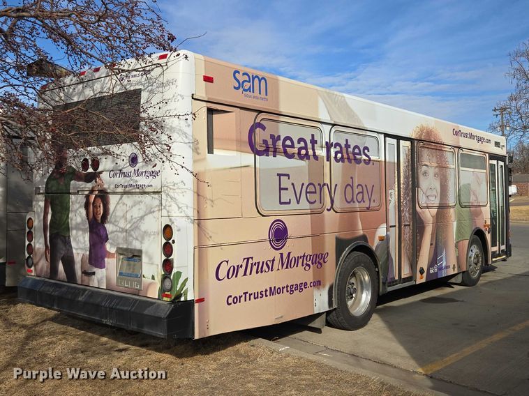 image for item ES2990 2009 Gillig shuttle bus