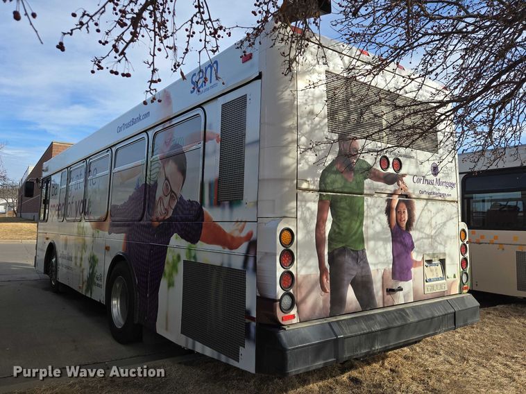 image for item ES2990 2009 Gillig shuttle bus