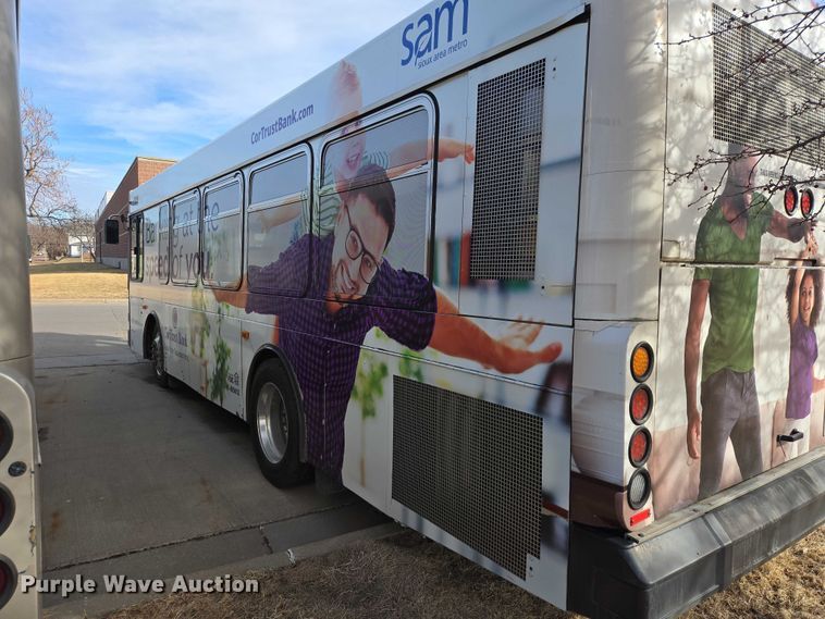 image for item ES2990 2009 Gillig shuttle bus