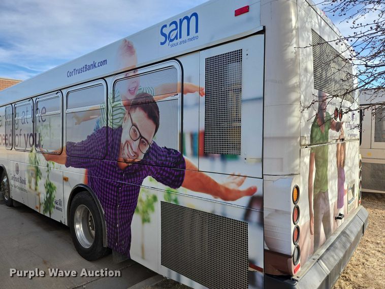 image for item ES2990 2009 Gillig shuttle bus