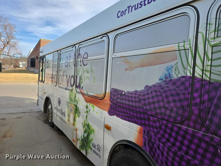 image for item ES2990 2009 Gillig shuttle bus