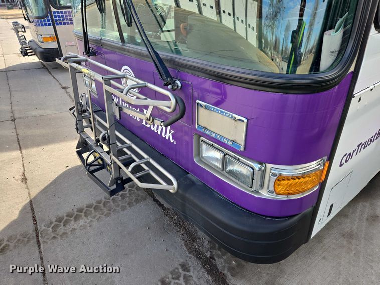 image for item ES2990 2009 Gillig shuttle bus