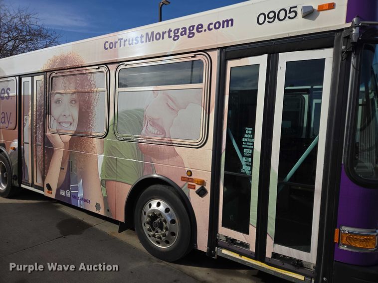 image for item ES2990 2009 Gillig shuttle bus