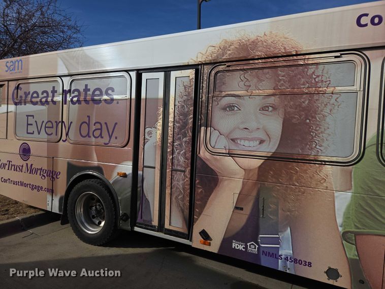 image for item ES2990 2009 Gillig shuttle bus