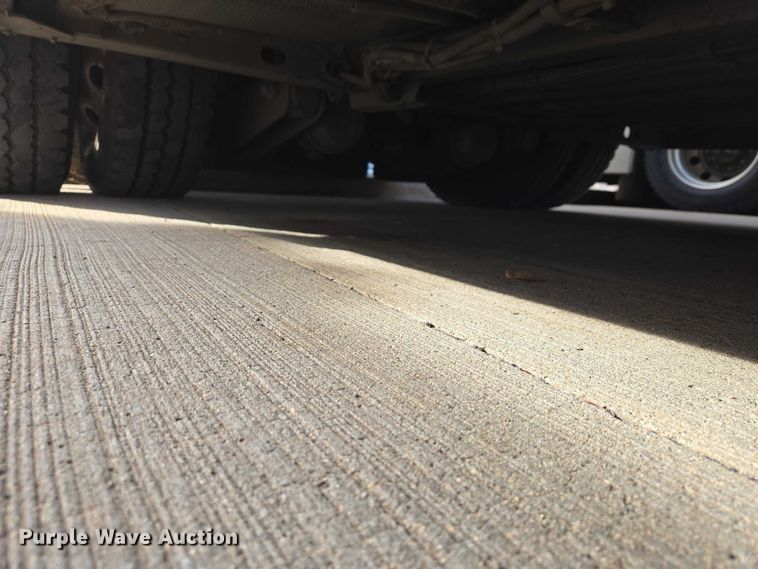 image for item ES2990 2009 Gillig shuttle bus