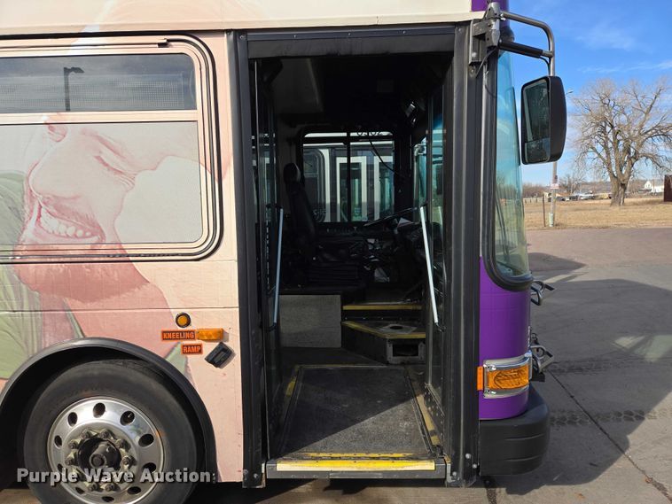 image for item ES2990 2009 Gillig shuttle bus