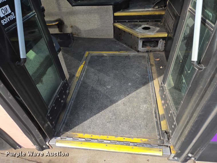 image for item ES2990 2009 Gillig shuttle bus