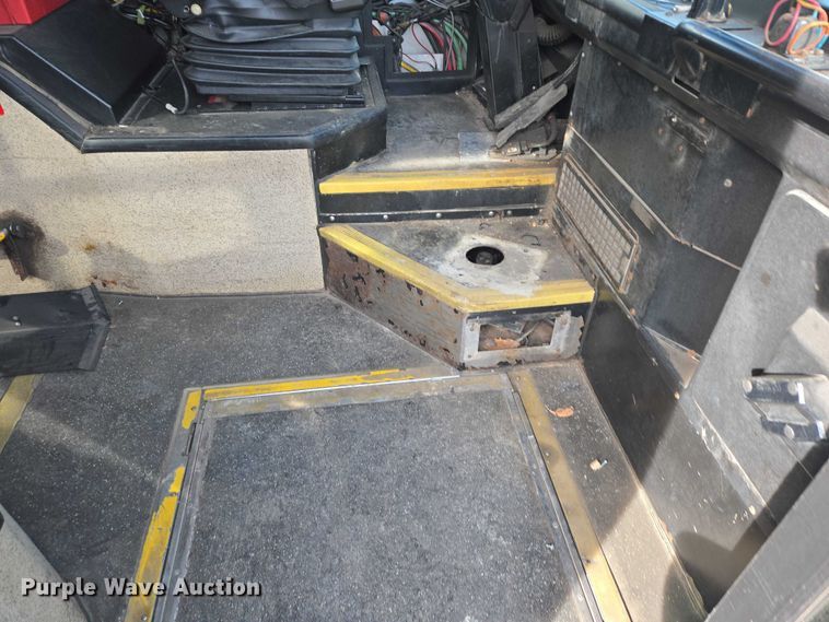 image for item ES2990 2009 Gillig shuttle bus