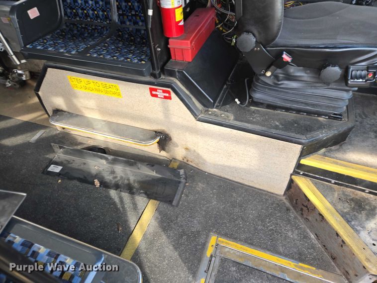 image for item ES2990 2009 Gillig shuttle bus