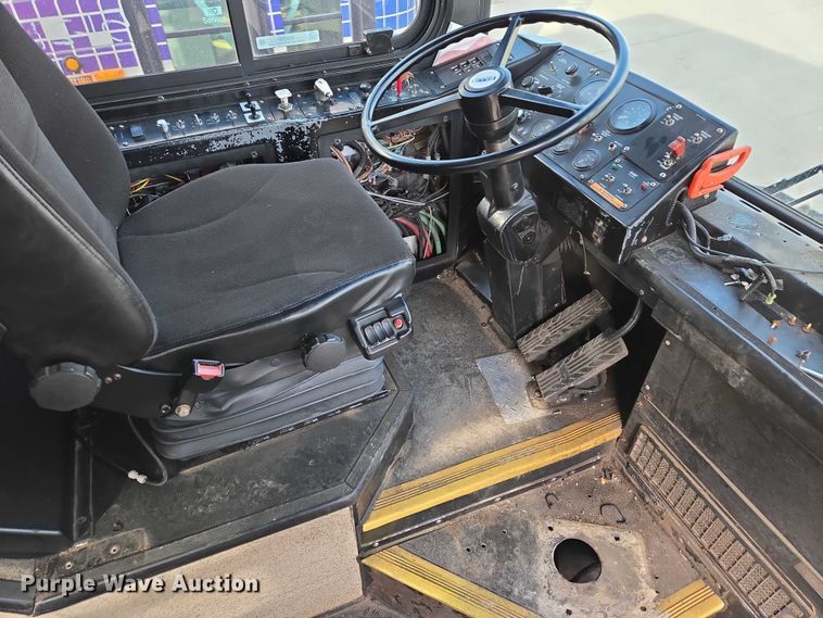 image for item ES2990 2009 Gillig shuttle bus