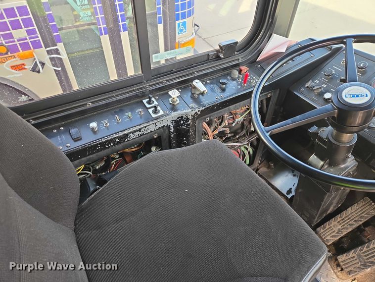 image for item ES2990 2009 Gillig shuttle bus