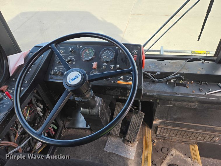 image for item ES2990 2009 Gillig shuttle bus