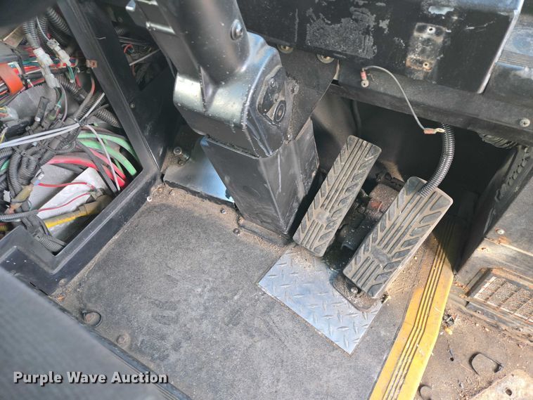 image for item ES2990 2009 Gillig shuttle bus