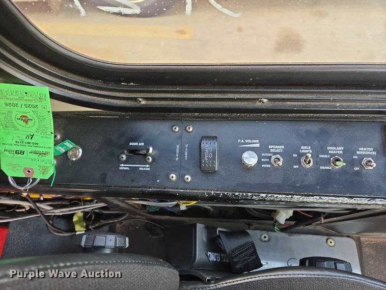 image for item ES2990 2009 Gillig shuttle bus